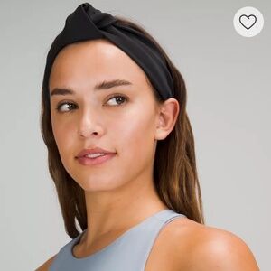 NWT Knot Stopping Black Satin Headband